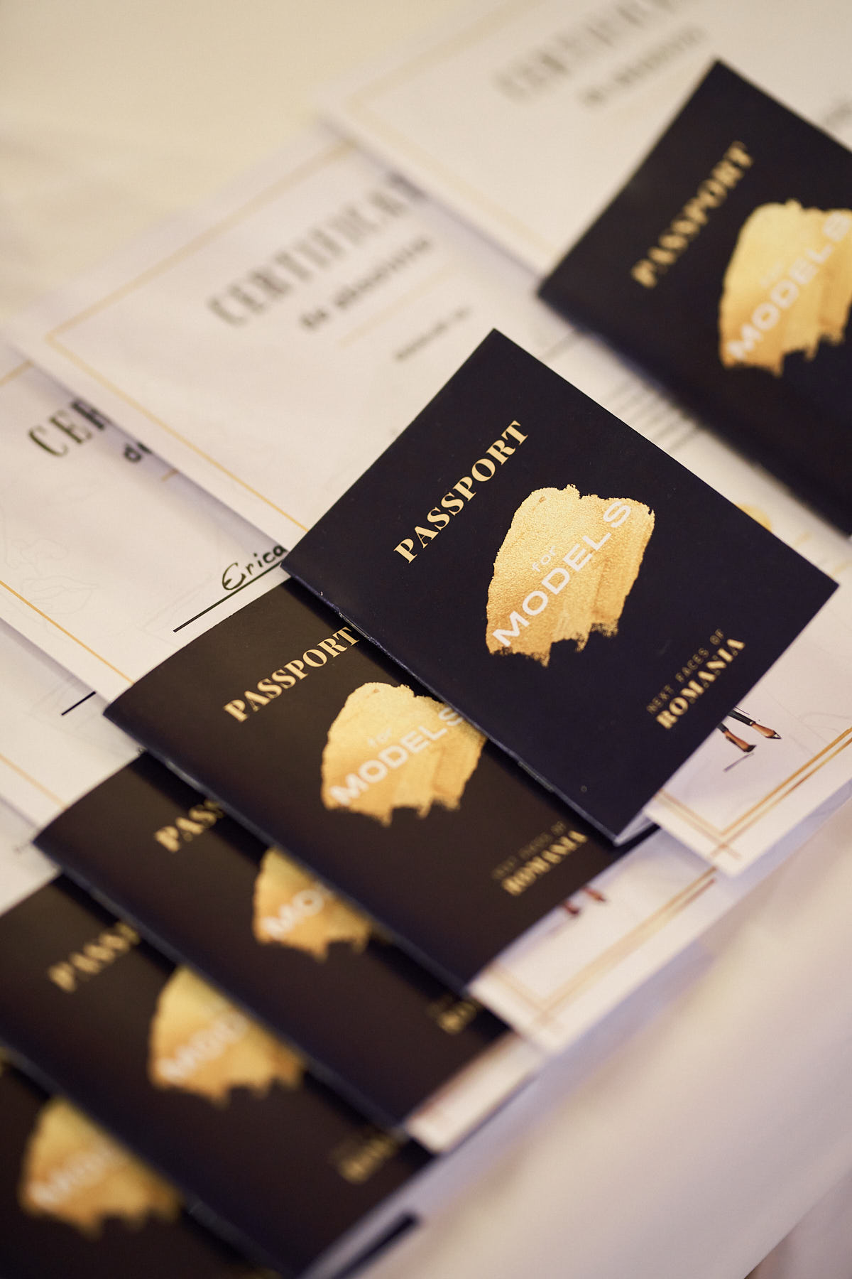 Passport for Models — certificate și pașapoarte pentru cursantele Profa de Modeling